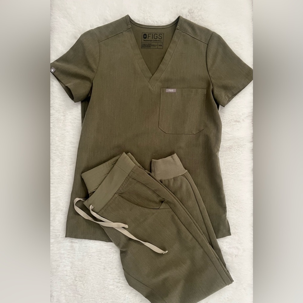 Figs Heather Olive scrub Set